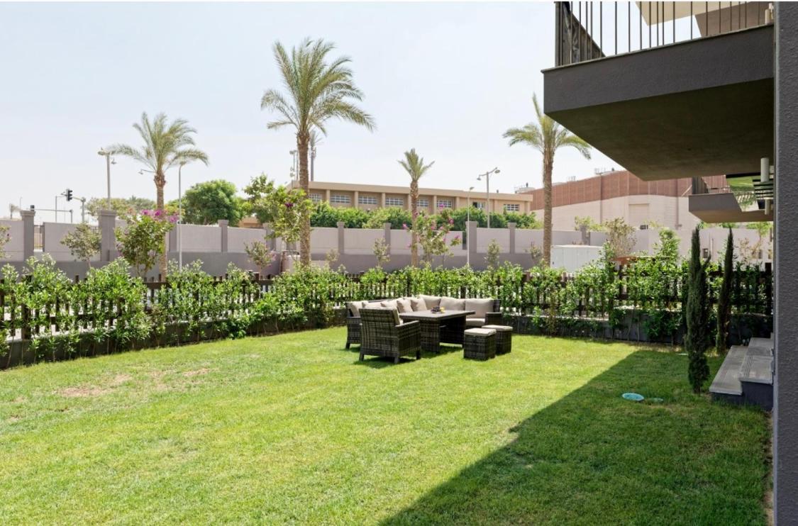 Luxury 2 Bedroom Ground Floor Apartment With Private Garden In Cairo Festival City Экстерьер фото